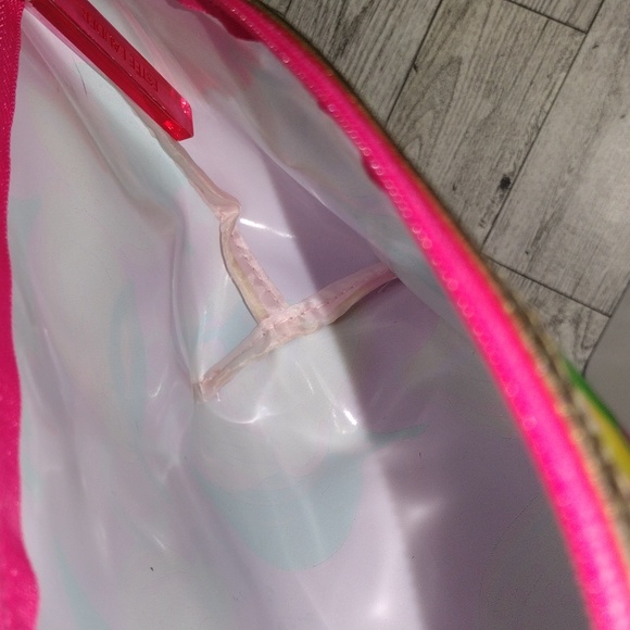 Lilly Pulitzer + Estee Lauder Collab Pucker Up Vinyl Cosmetic Pouch EUC - Picture 8 of 8